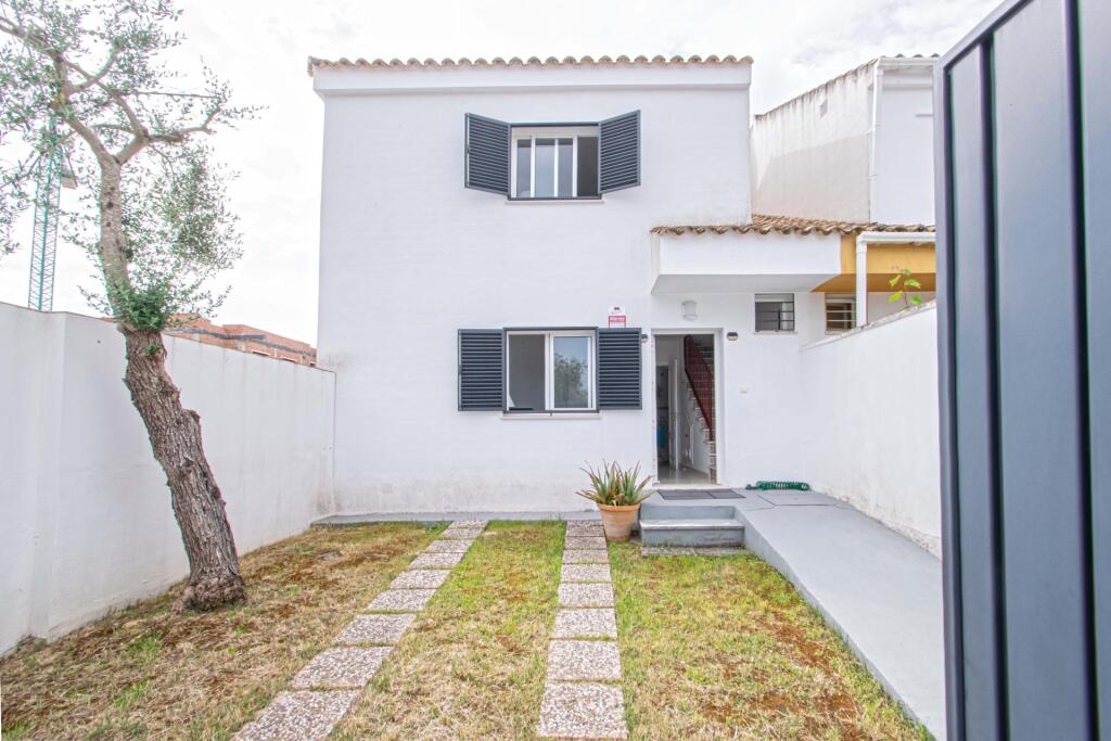 Bonita vivienda adosada en Espartinas con dos patios!!! - foto 2