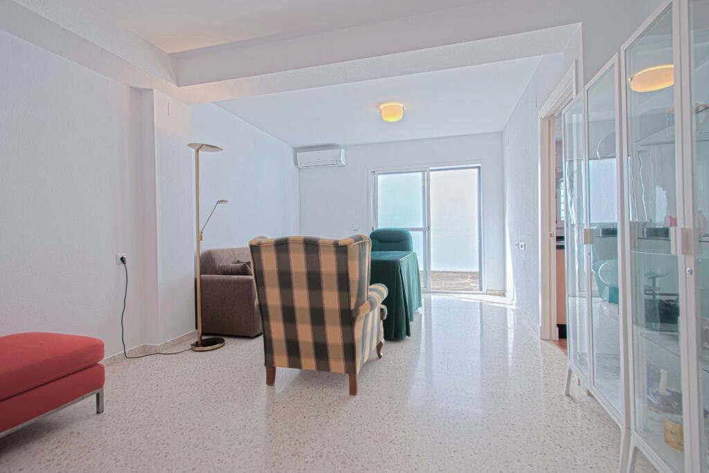 Bonita vivienda adosada en Espartinas con dos patios!!! - foto 3