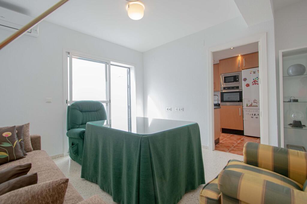 Bonita vivienda adosada en Espartinas con dos patios!!! - foto 5