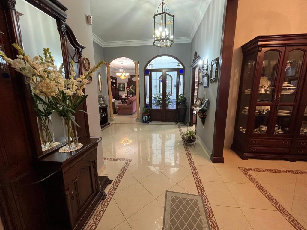 Gran vivienda adosada en Pilas, cerca del Polideportivo Muni - foto 2