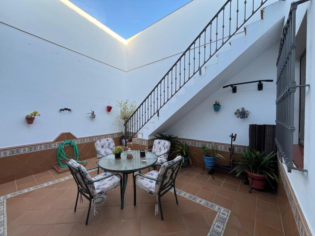 Gran vivienda adosada en Pilas, cerca del Polideportivo Muni - foto 18