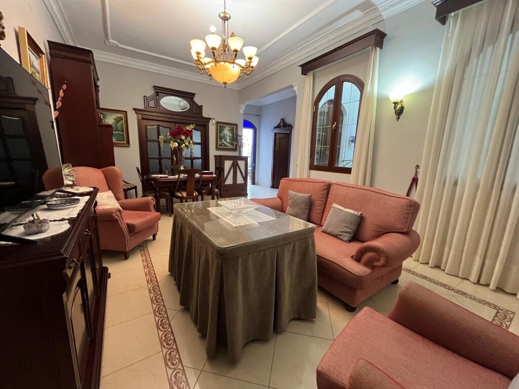 Gran vivienda adosada en Pilas, cerca del Polideportivo Muni - foto 3