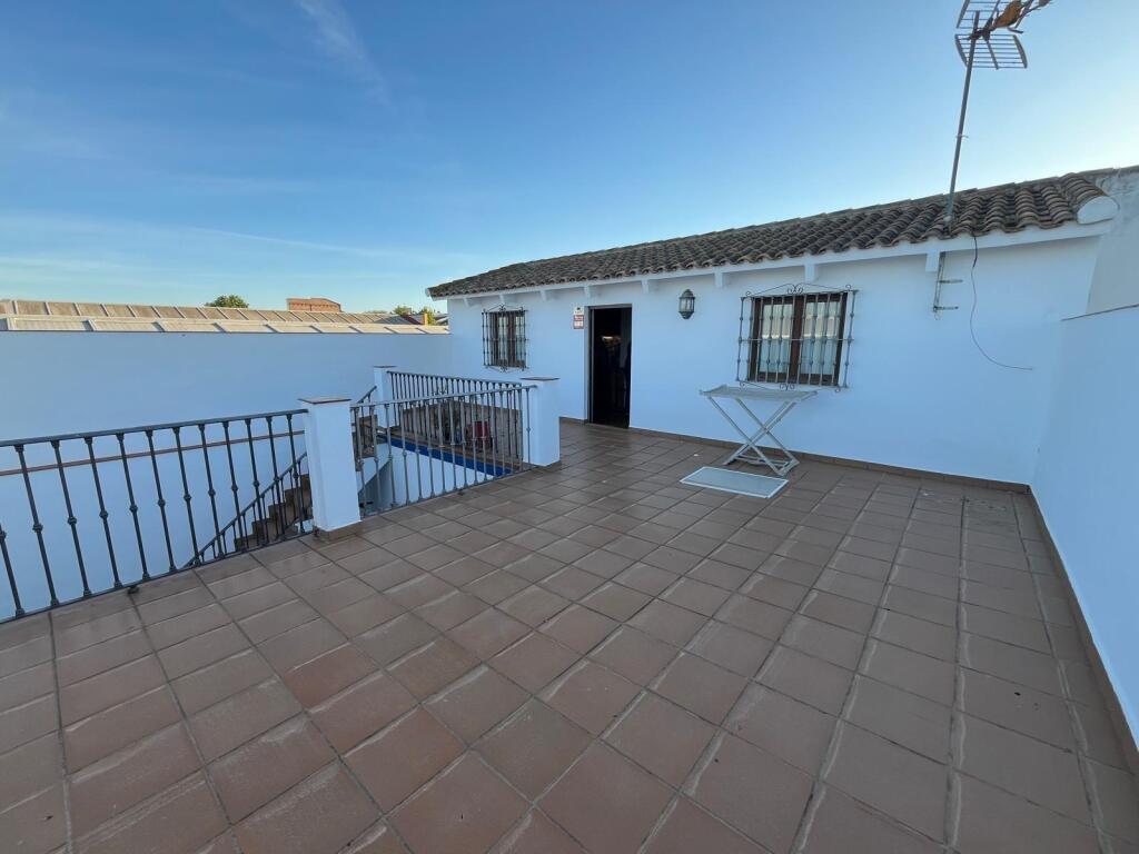Gran vivienda adosada en Pilas, cerca del Polideportivo Muni - foto 25