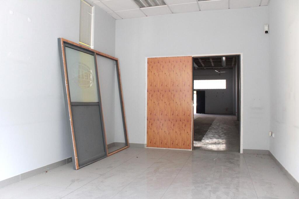 LOCAL 268 m2 en SEVILLA ESTE. Ideal para:  GIMNASIO, CENTRO  - foto 7