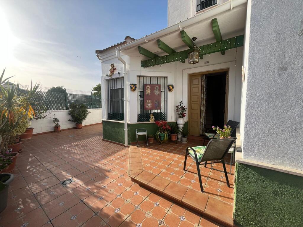 Magnifica oportunidad, gran chalet de esquina en Pilas, junto Mercadona!!