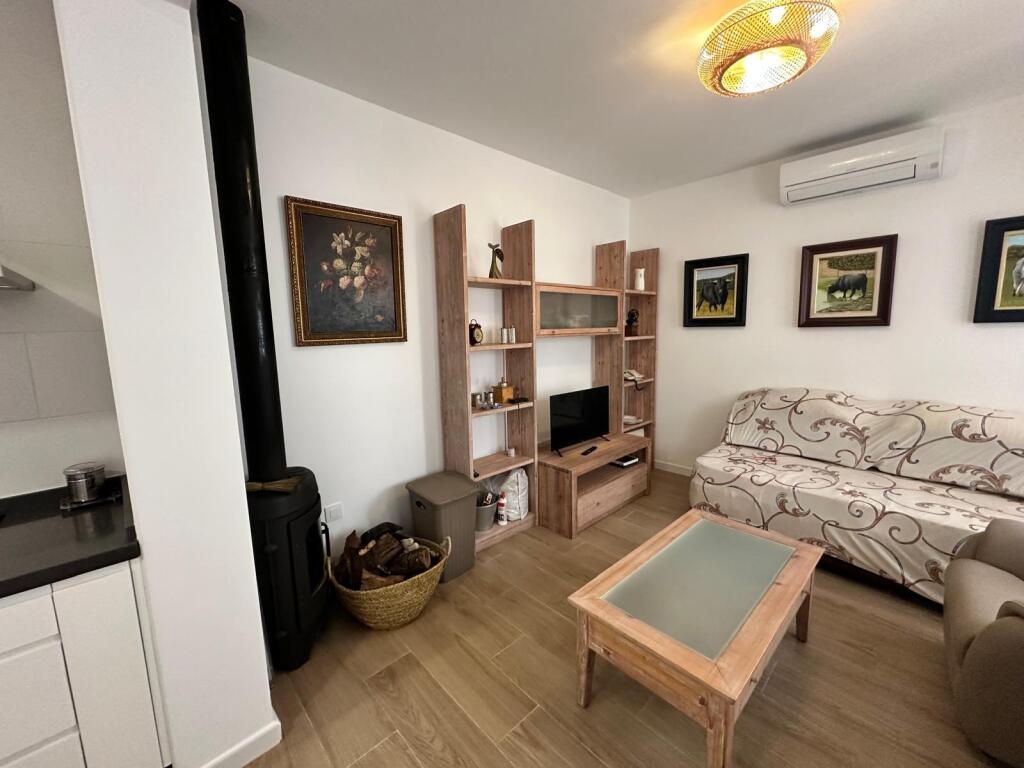 Preciosa casa de obra nueva con patio en El Pedroso!!!! - foto 4