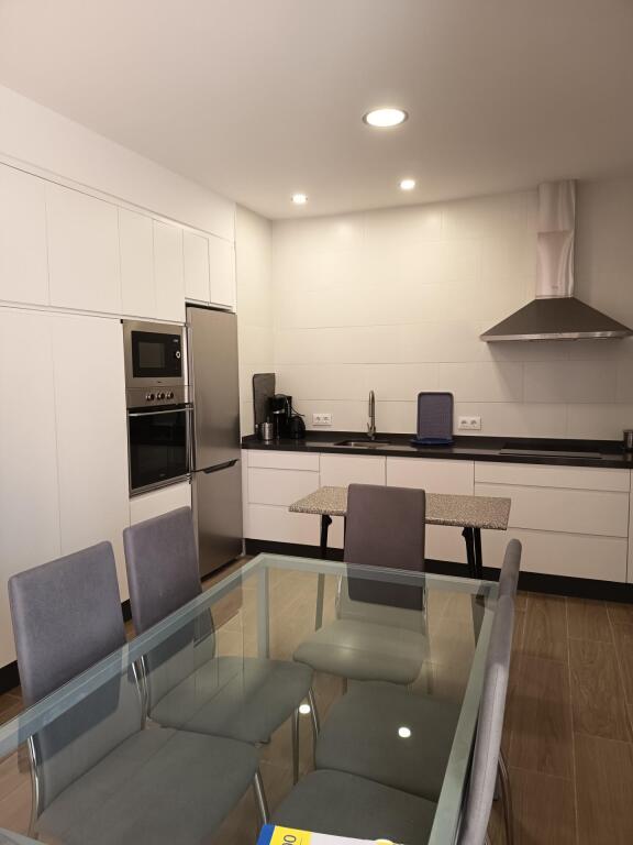Preciosa casa de obra nueva con patio en El Pedroso!!!! - foto 5