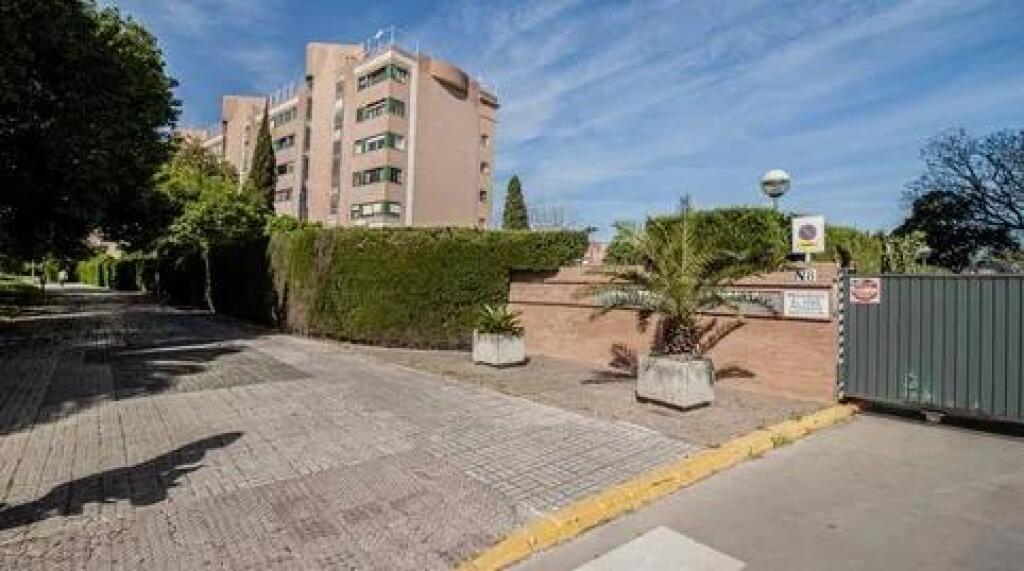 Estupenda plaza de garaje en Avda. Alcalde Luis Uruñuela!! - foto 2