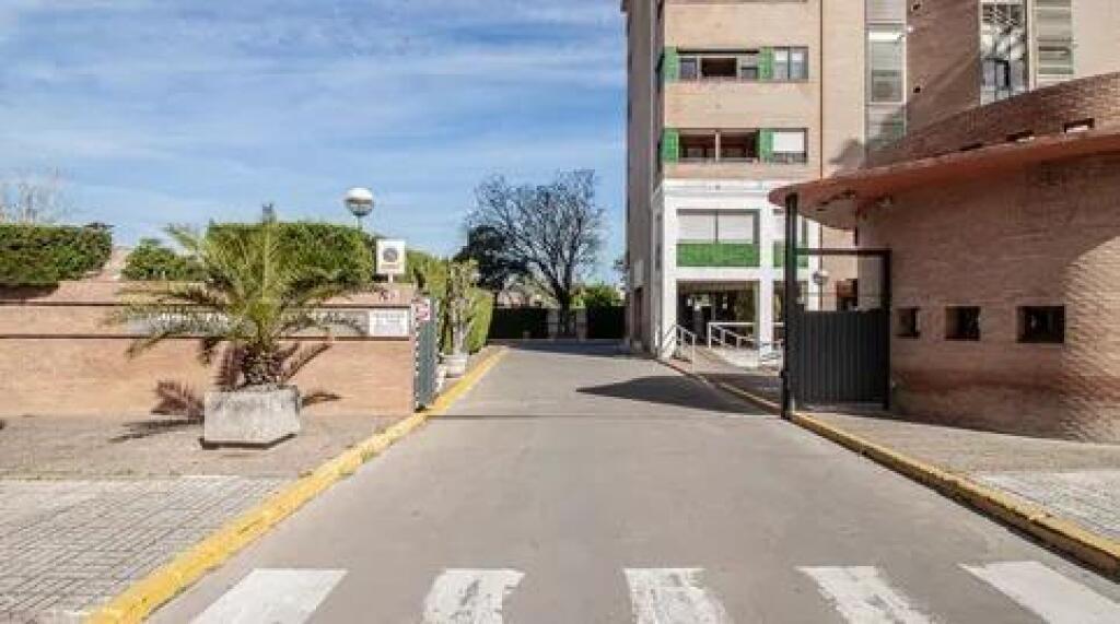 Estupenda plaza de garaje en Avda. Alcalde Luis Uruñuela!! - foto 3