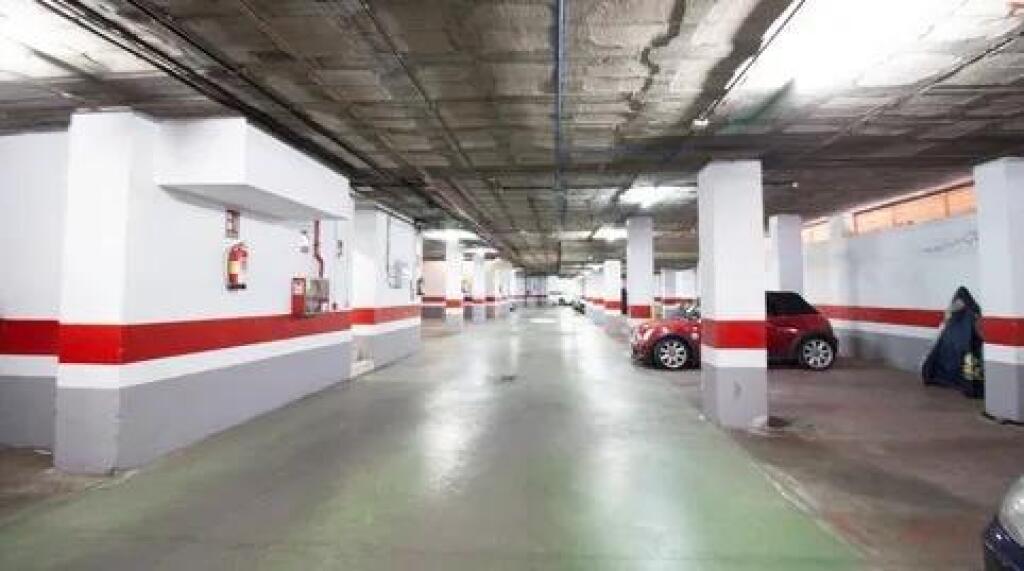 Estupenda plaza de garaje en Avda. Alcalde Luis Uruñuela!! - foto 5