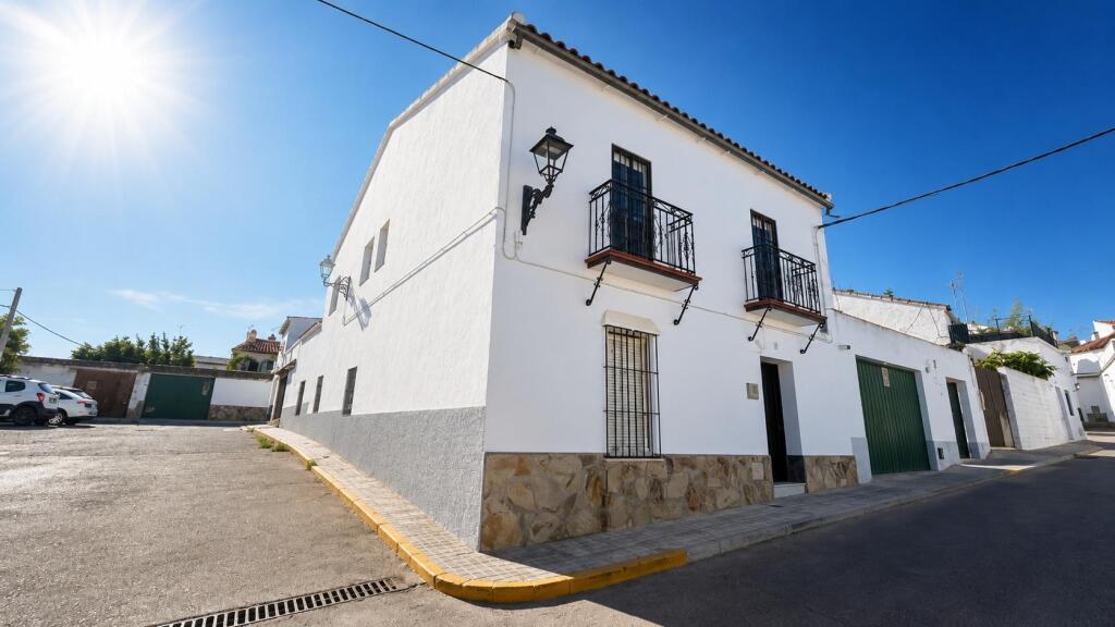 Gran casa  en El Pedroso!!