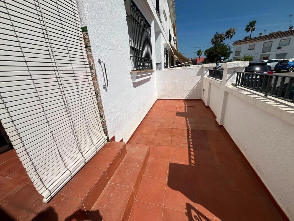 Estupenda casa adosada en el centro de Aznalcázar!!!