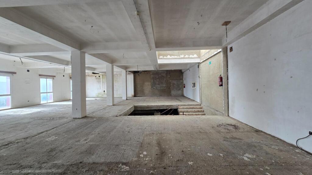Edificio para vivienda (sin terminar) en Pilas - foto 11
