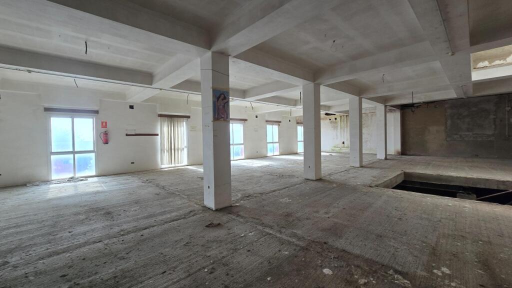 Edificio para vivienda (sin terminar) en Pilas - foto 12