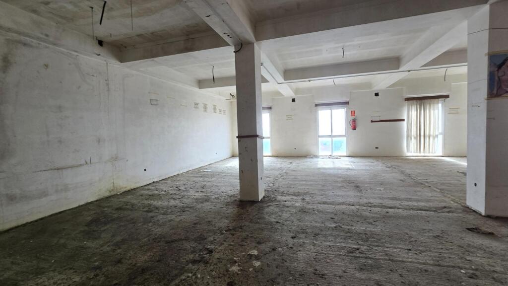 Edificio para vivienda (sin terminar) en Pilas - foto 13