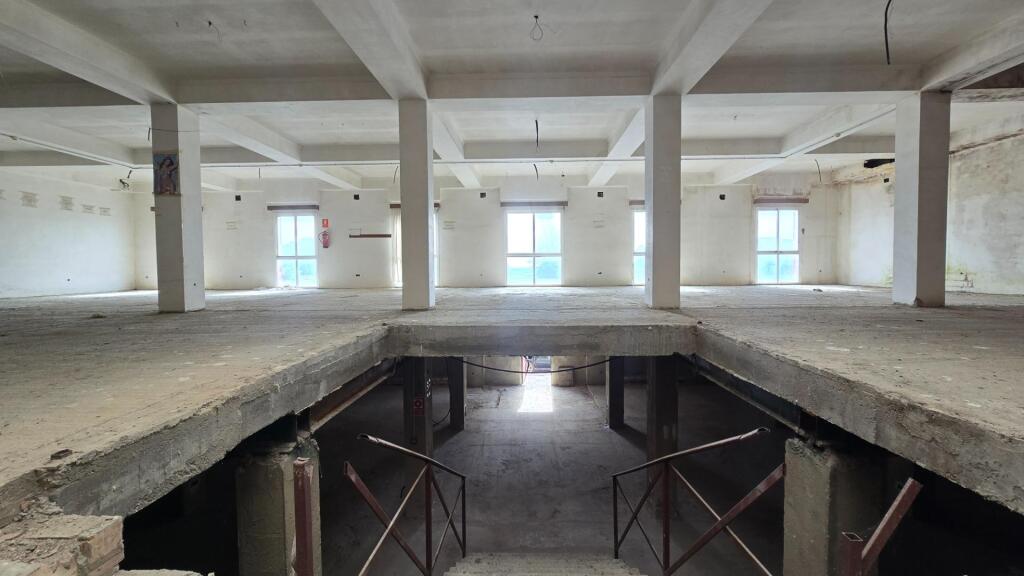 Edificio para vivienda (sin terminar) en Pilas - foto 10