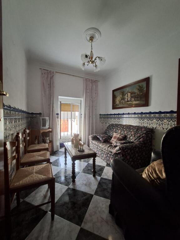 Gran oportunidad, casa en Guadalcanal con amplio solar urbano!!!