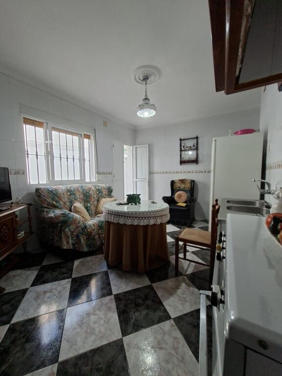 Gran oportunidad, casa en Guadalcanal con amplio solar urban - foto 2