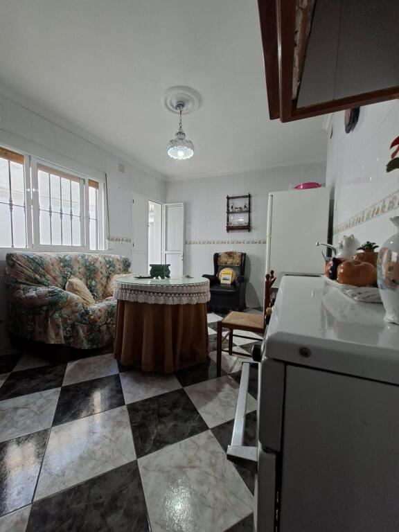 Gran oportunidad, casa en Guadalcanal con amplio solar urban - foto 4