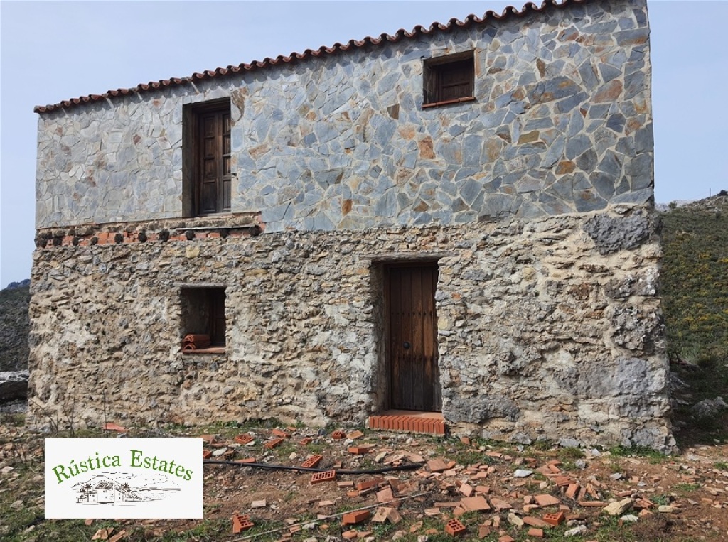 Casa de campo-Masía en Venta en Parauta Málaga