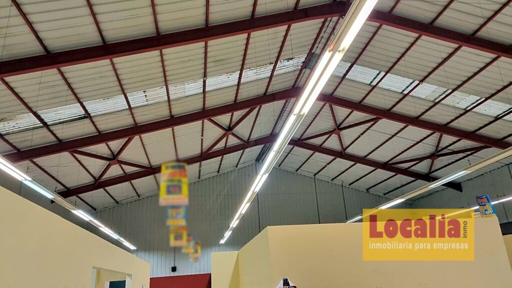 Nave comercial de 1500 m² y aparcamiento de 2000 m² en Guarn - foto 3