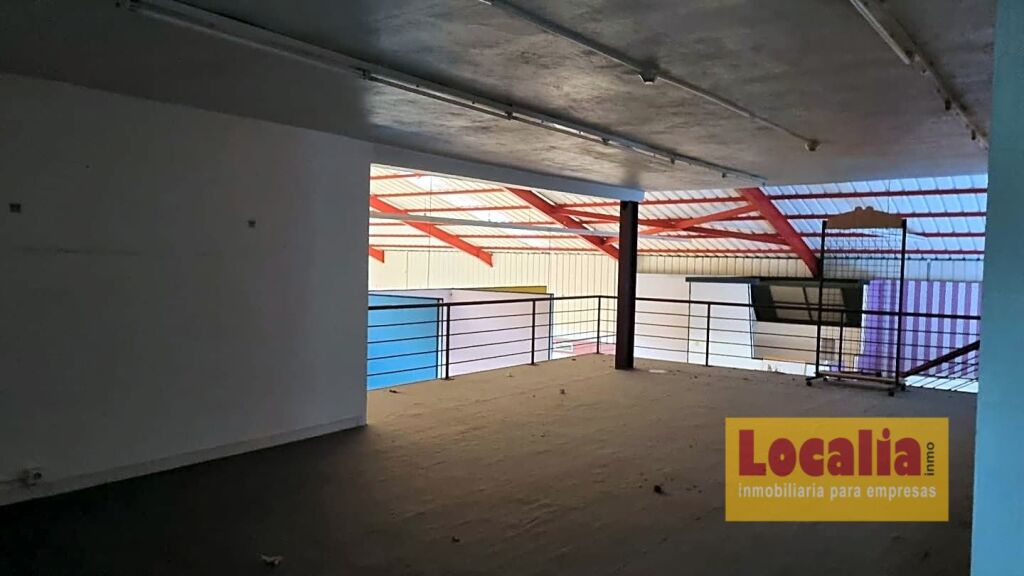 Nave comercial de 1500 m² y aparcamiento de 2000 m² en Guarn - foto 4