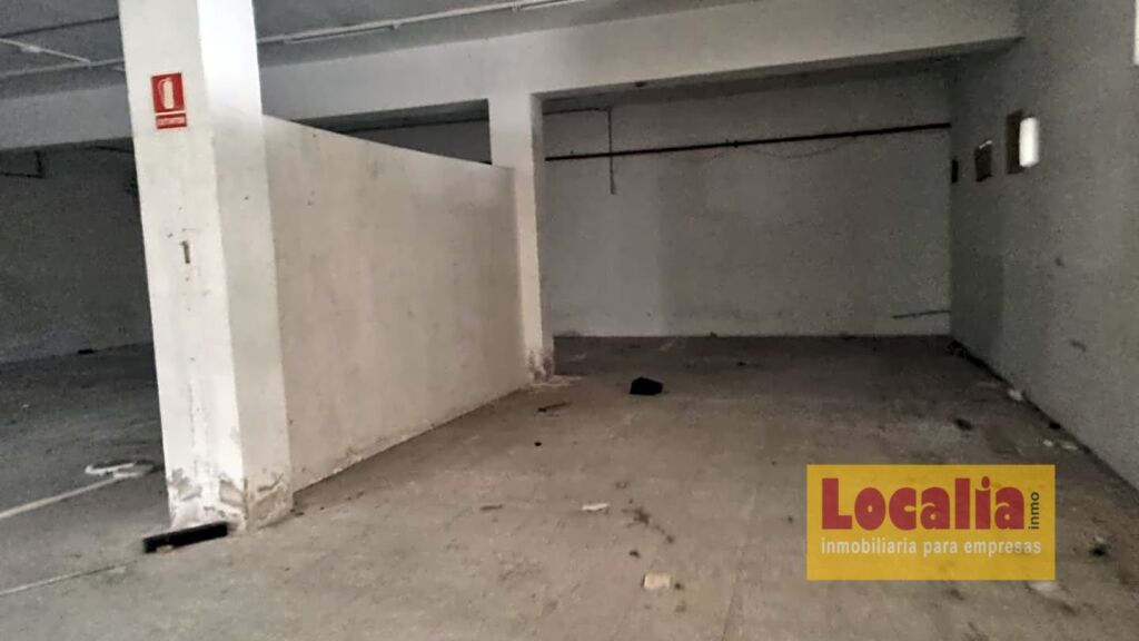 Nave comercial de 1500 m² y aparcamiento de 2000 m² en Guarn - foto 5