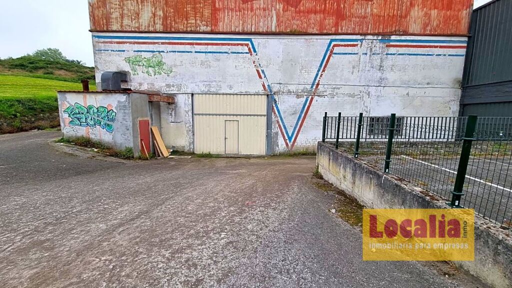 Nave comercial de 1500 m² y aparcamiento de 2000 m² en Guarn - foto 7