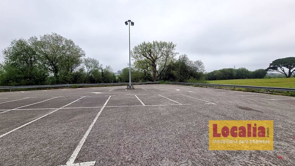 Nave comercial de 1500 m² y aparcamiento de 2000 m² en Guarn - foto 8