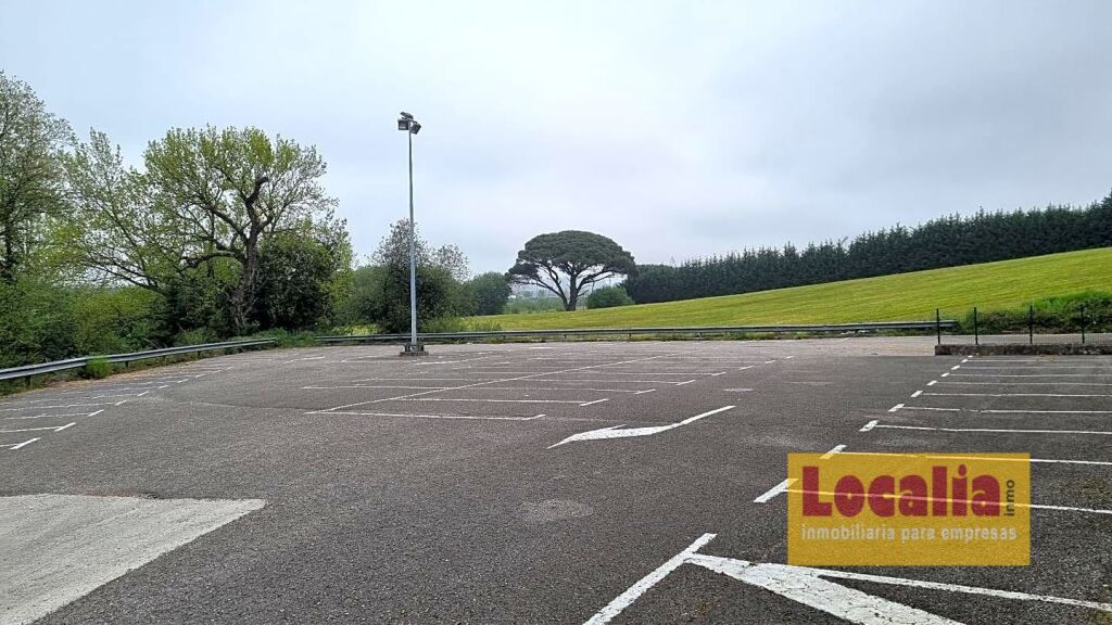 Nave comercial de 1500 m² y aparcamiento de 2000 m² en Guarn - foto 9