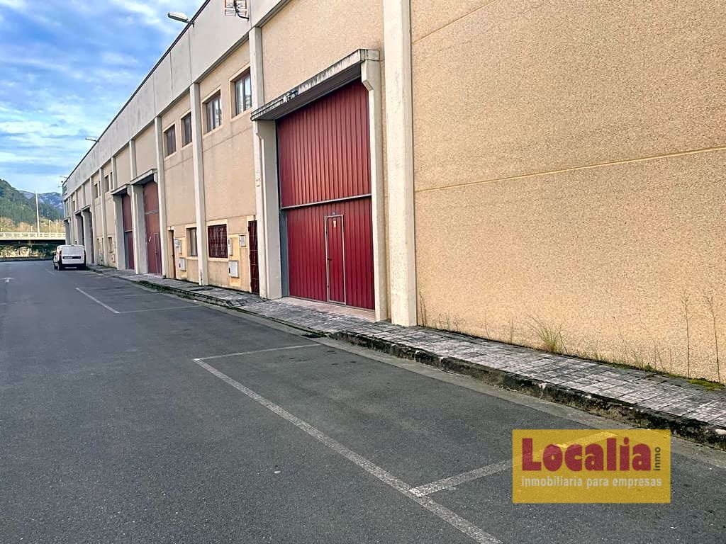 Nave industrial en Barros, Los Corrales de Buelna