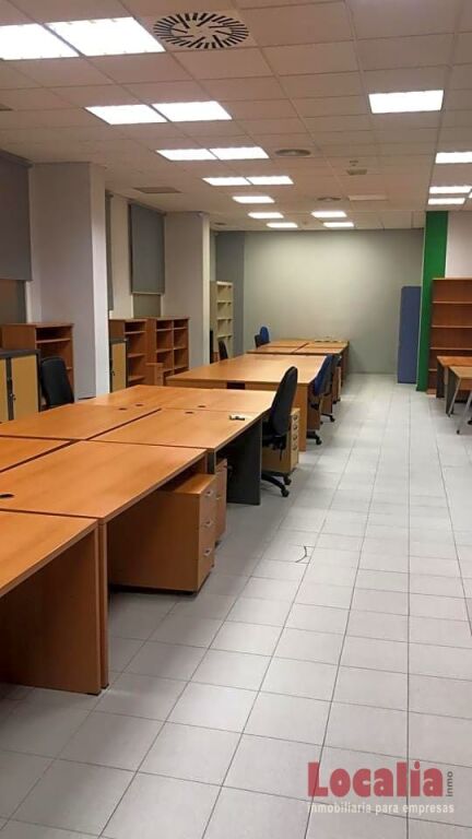 Céntrico local para negocios en el corazón de Burtzeña. Bara - foto 7