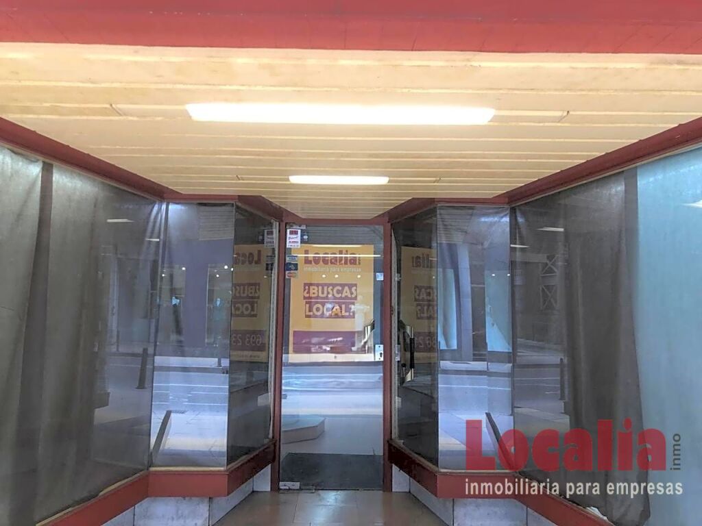 Local comercial-almacén en Torrelavega, Cantabria