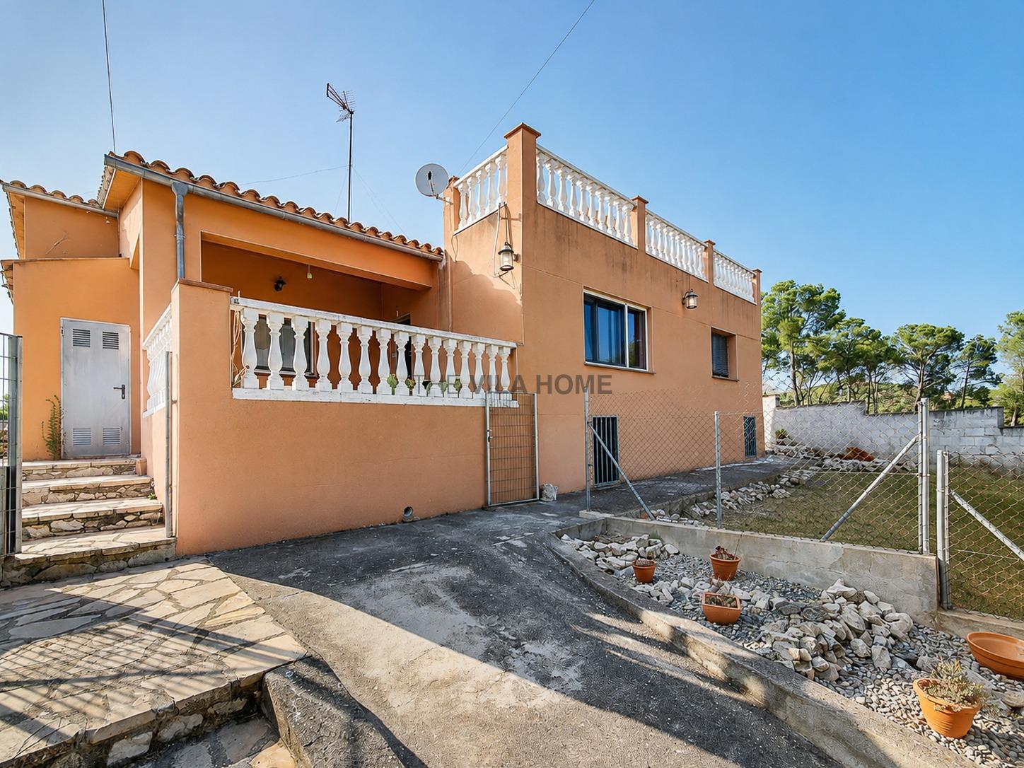 Casa amb 2 habitatges