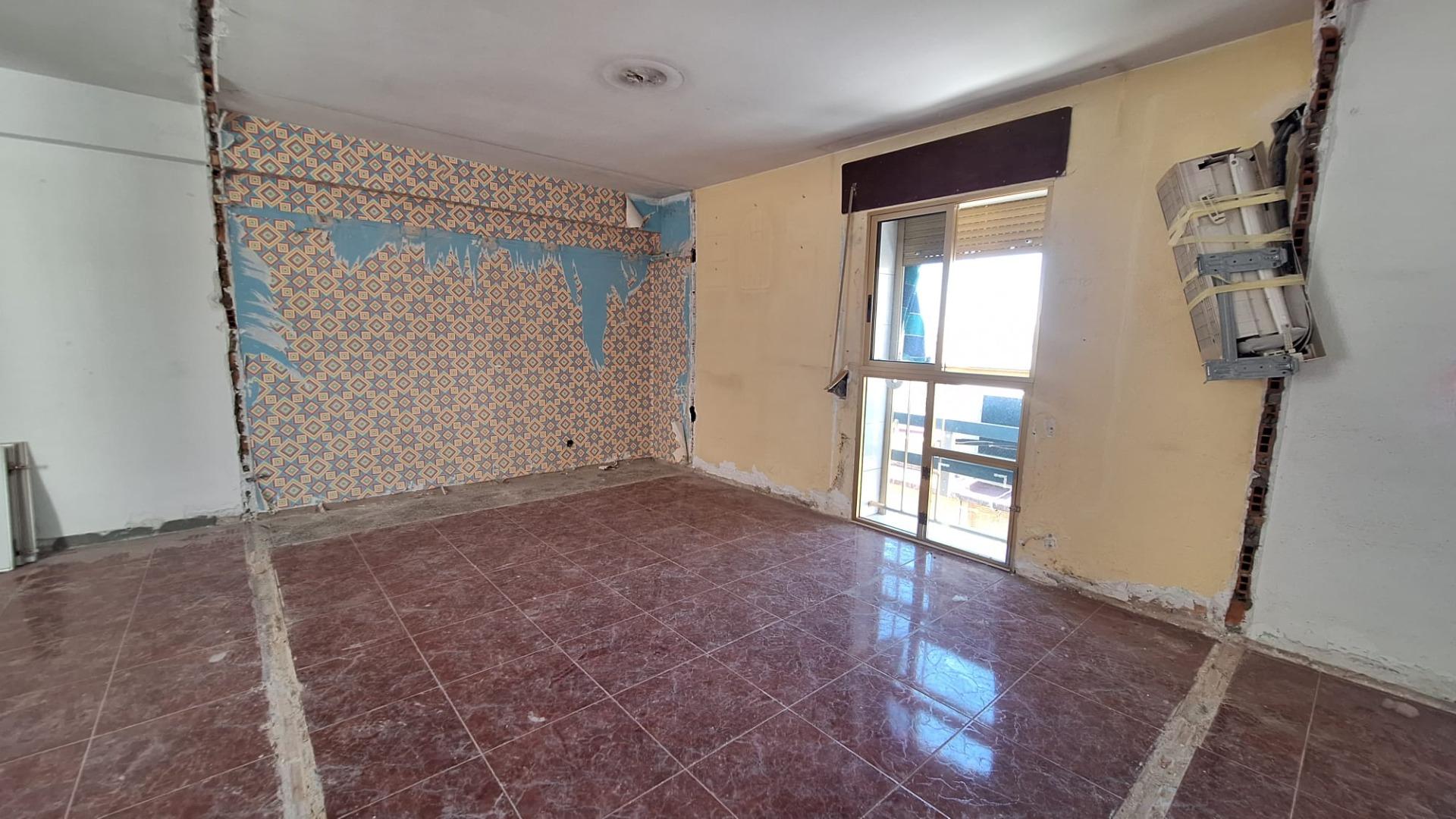 PISO PARA REFORMAR EN CARLOS III CON PLAZA DE APARCAMIENTO Y - foto 4