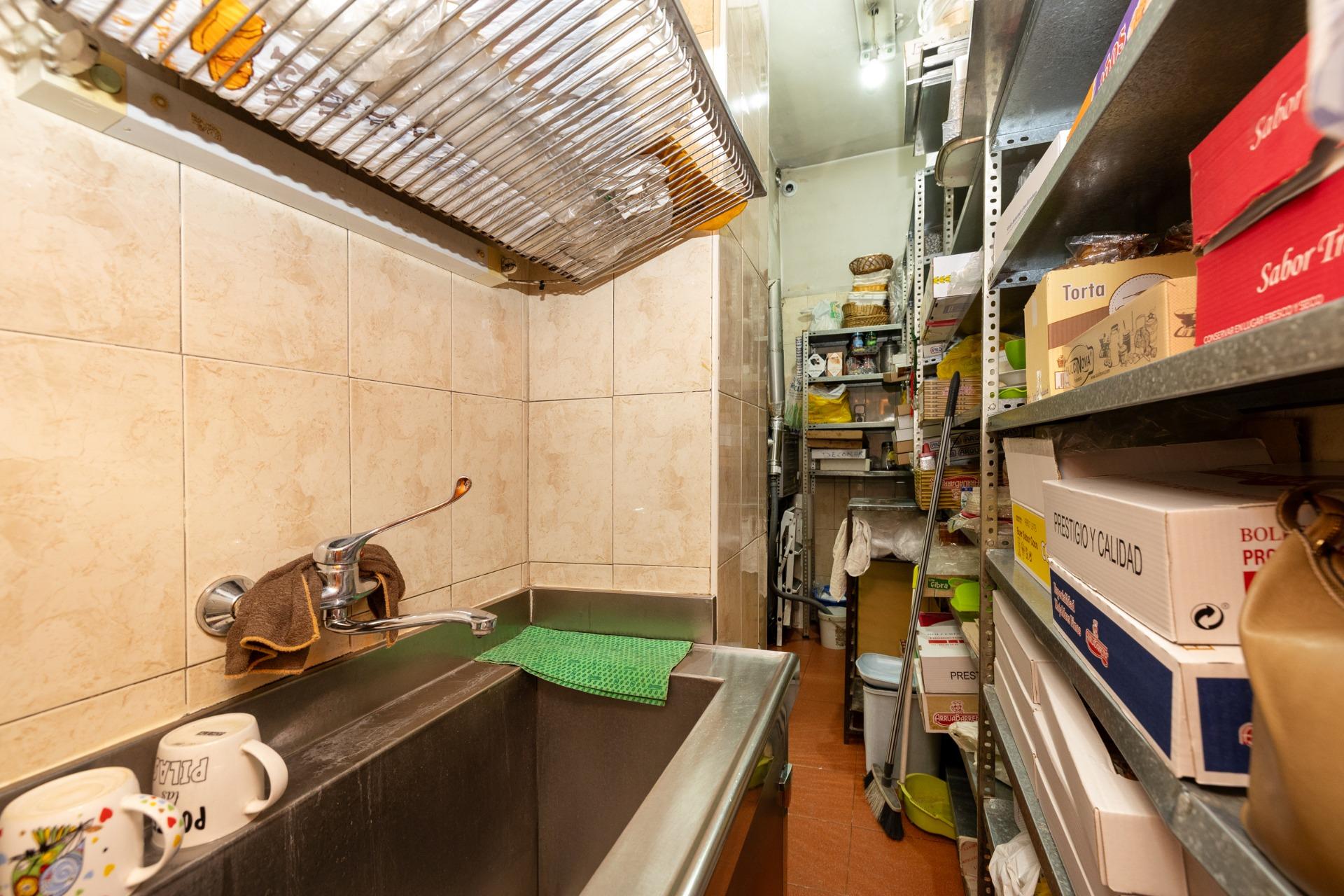 Oportunidad de negocio por jubilación. Se vende local con ne - foto 11