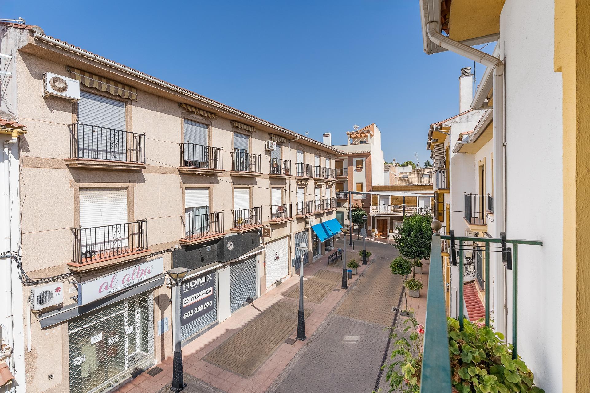 PRECIOSA CASA ADOSADA EN EL CENTRO DE PELIGROS - foto 33