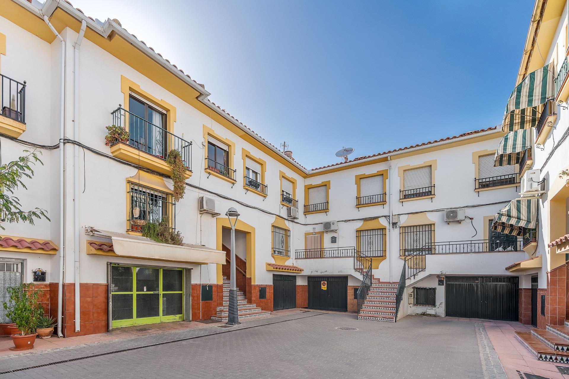 PRECIOSA CASA ADOSADA EN EL CENTRO DE PELIGROS - foto 34