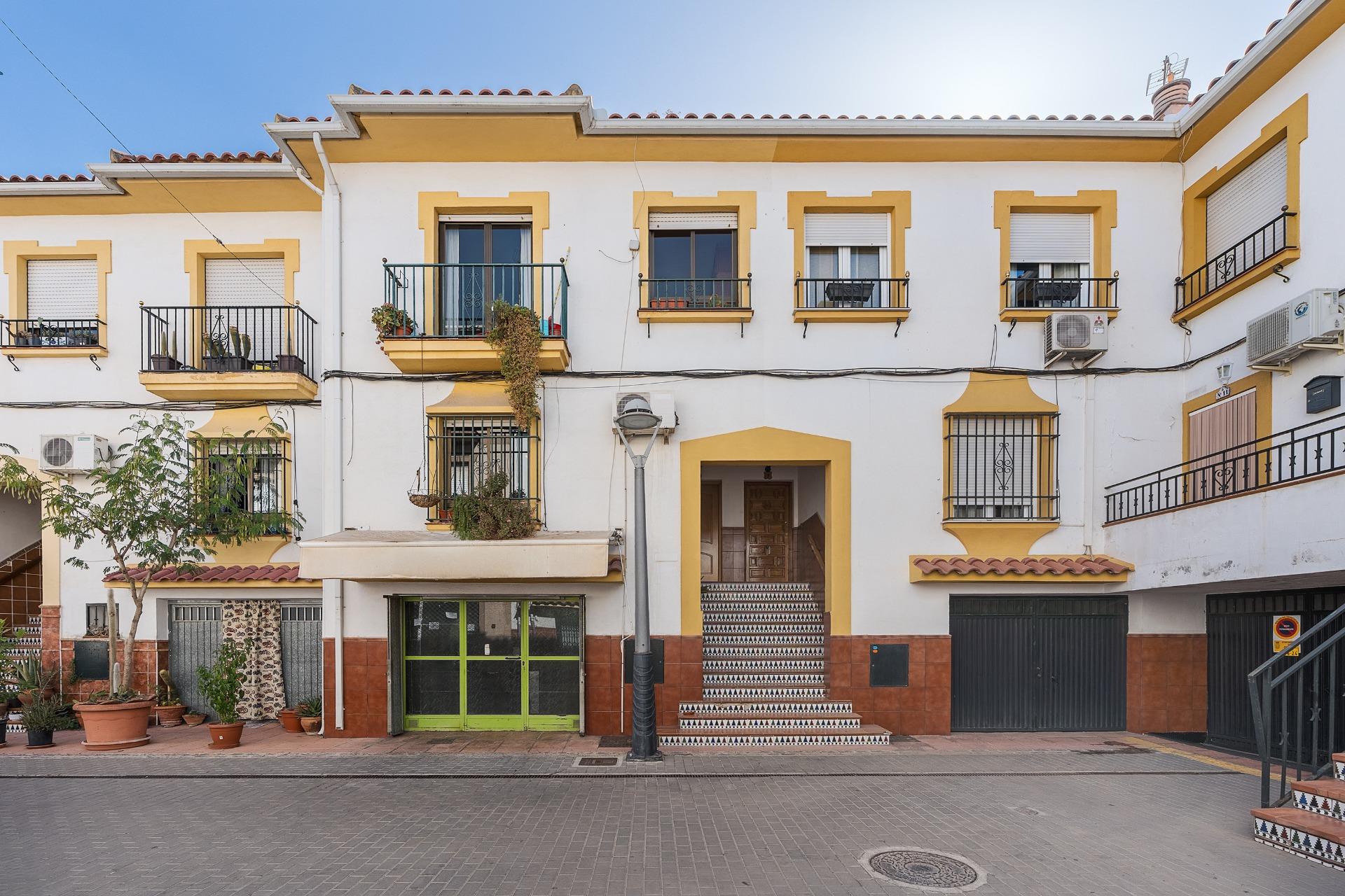 PRECIOSA CASA ADOSADA EN EL CENTRO DE PELIGROS - foto 35