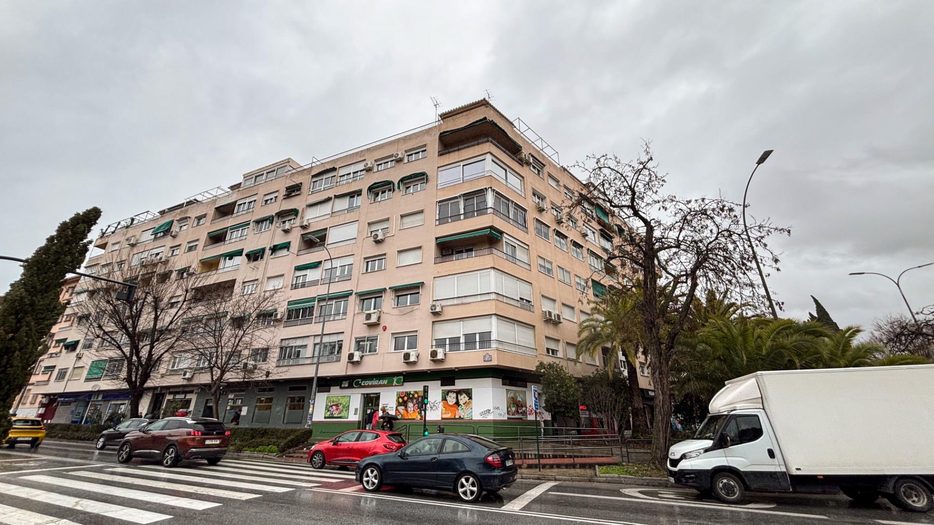 Gran Piso Reformado en Constitución, Frente a Paseillos Univ - foto 44