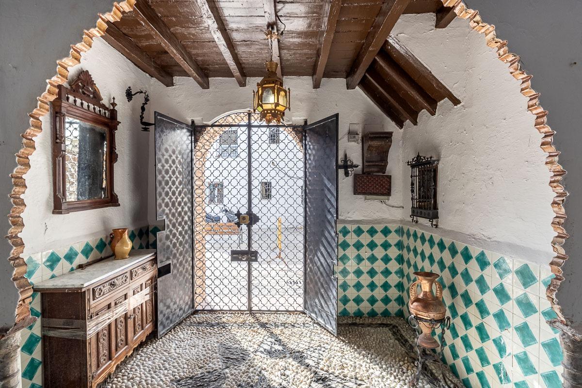 Gran casa histórica con patio central, terrazas y cochera en - foto 2