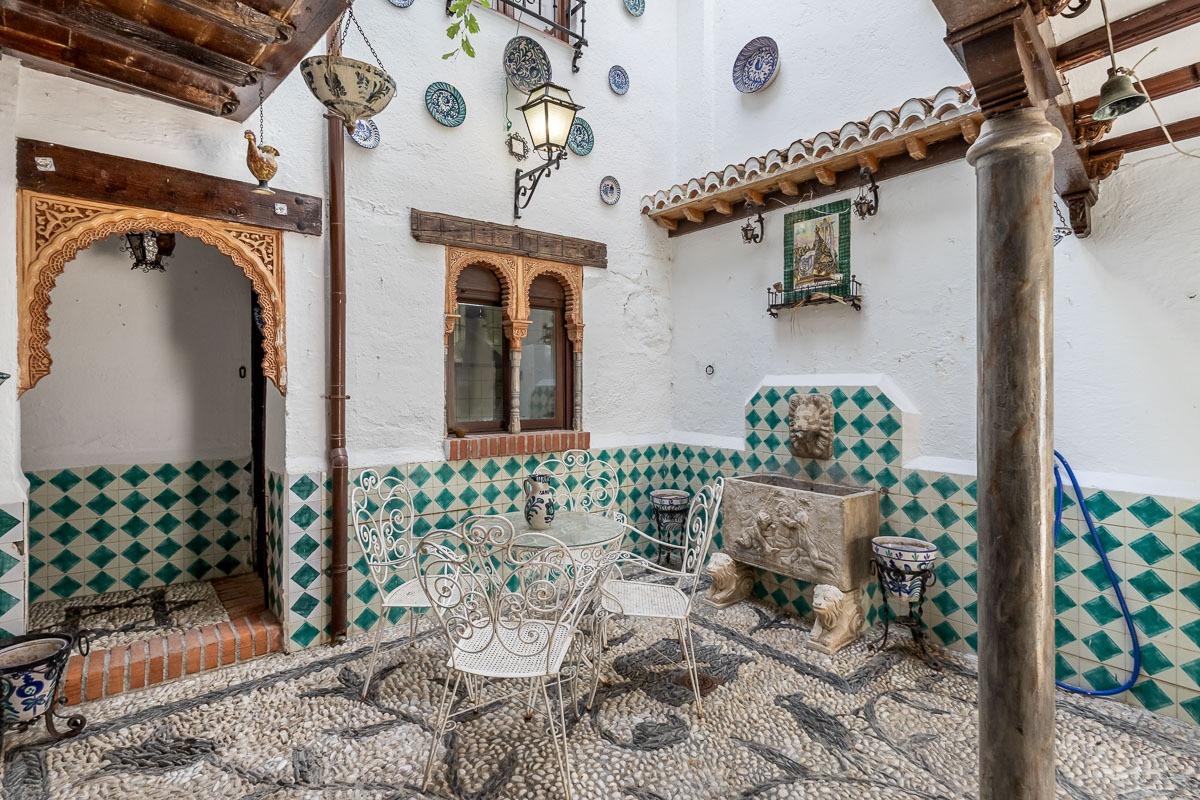 Gran casa histórica con patio central, terrazas y cochera en - foto 6