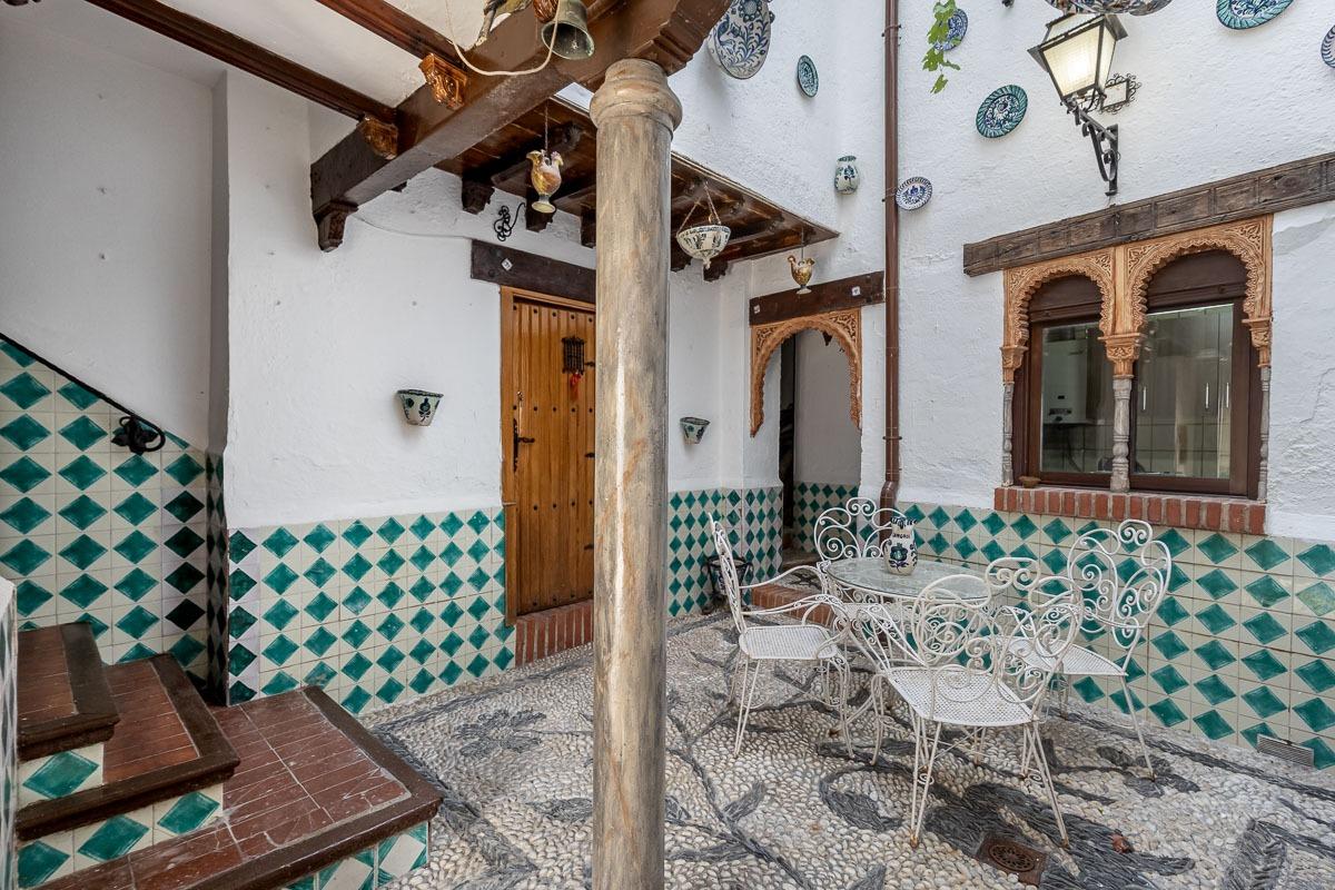 Gran casa histórica con patio central, terrazas y cochera en - foto 7