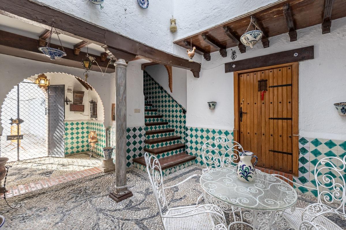 Gran casa histórica con patio central, terrazas y cochera en - foto 8