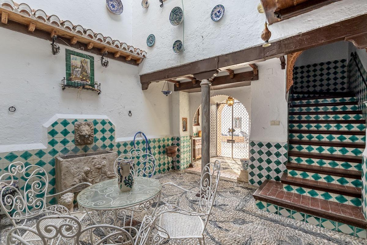 Gran casa histórica con patio central, terrazas y cochera en - foto 9