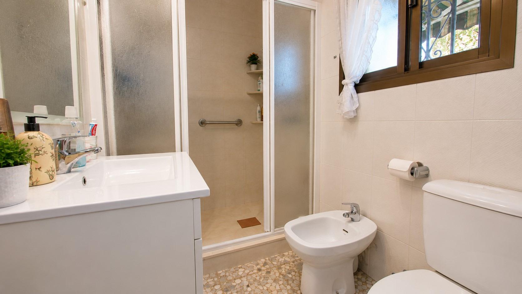 Bajo con patio privado en Atalaya-Isdabe, a UNOS PASOS de la - foto 8
