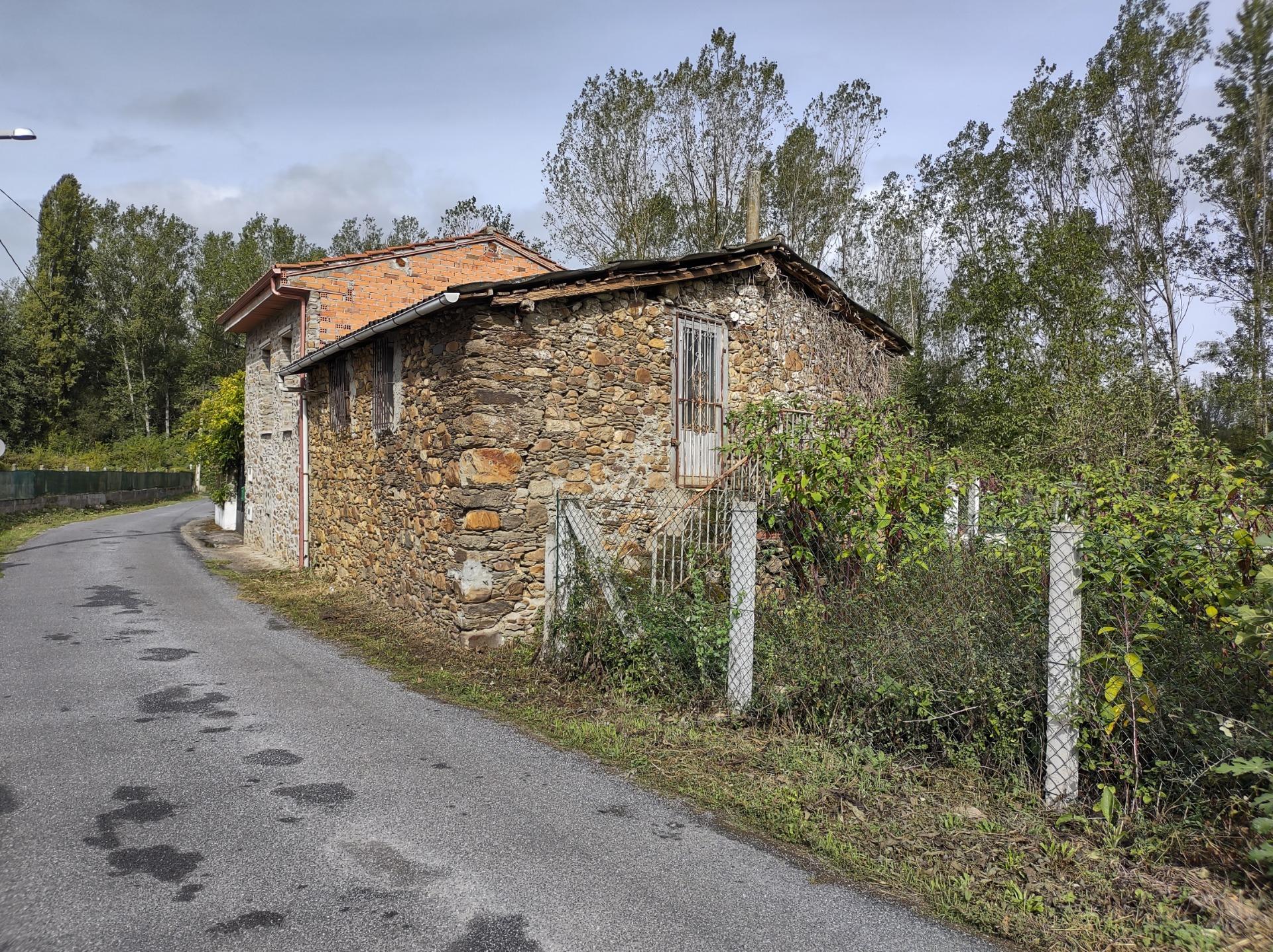 CASA RÚSTICA GALLEGA PARA REFORMAR JUNTO AL RÍO CABE – MONFORTE DE LEMOS, LUGO