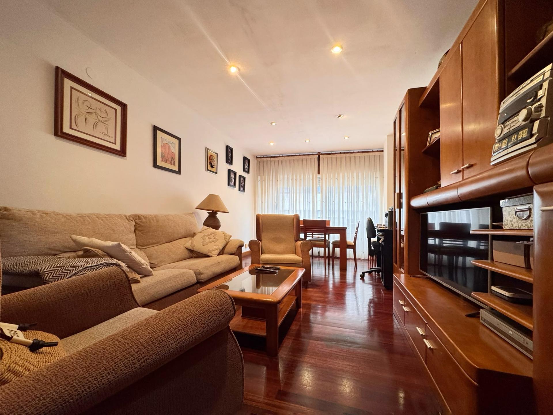 PISO DE 4 habitaciones EN PLENO CENTRO DE PONTEVEDRA, CON GARAJE Y TRASTERO