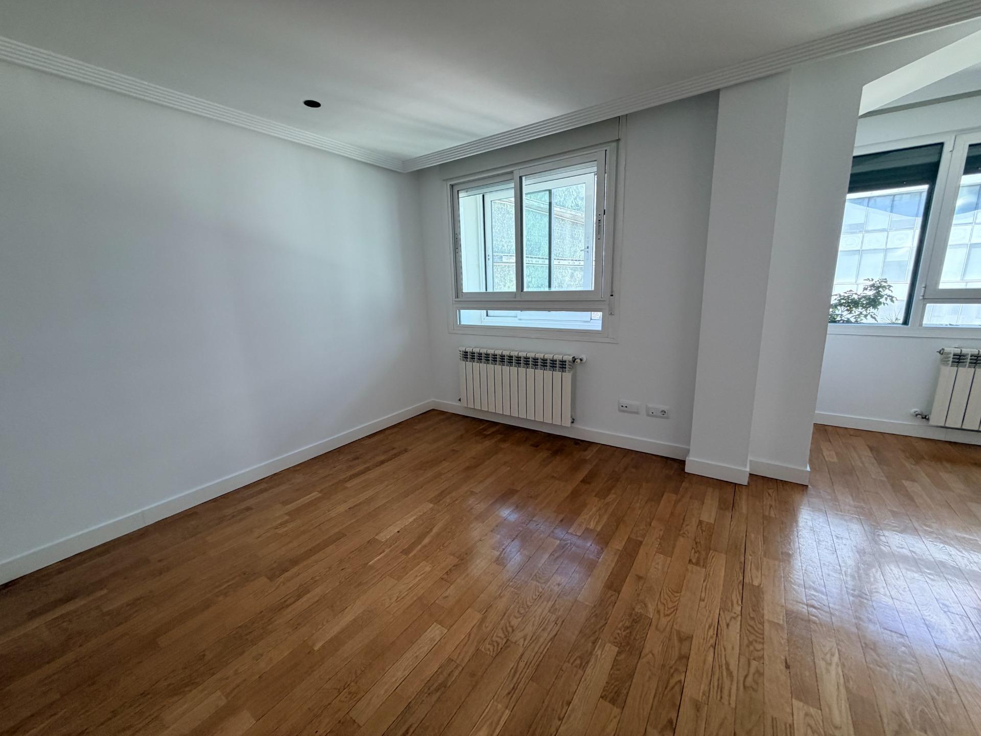 Piso 3 habitaciones 136m² en alquiler - Chamartin - foto 2