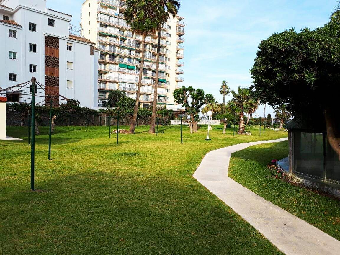 ESTUDIO REFORMADO TOTALMENTE EN PRIMERA LINEA DE PLAYA - foto 4